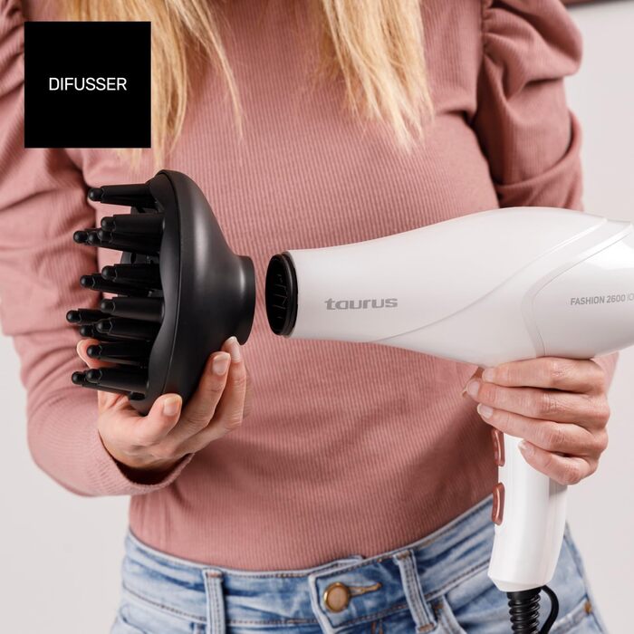 Фен Taurus Fashion Ionic 2600W Професійний AC-двигун Іонізація проти пухнастості 3 температурні режими та 2 швидкості Кнопка холодного обдуву Концентратор та 2 дифузори Чорний