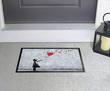 Дівчина з повітряною кулькою та метеликами, килимок у стилі Бенксі Декоративний килимок для приміщень Дизайнерський килимок для прихожих 60x40 см, 1art1