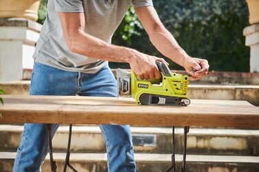 Акумуляторна стрічкова шліфувальна машина RYOBI 18 В ONE R18BS-0 (ширина шліфування 76 мм, довжина стрічки 457 мм, з мішком для пи