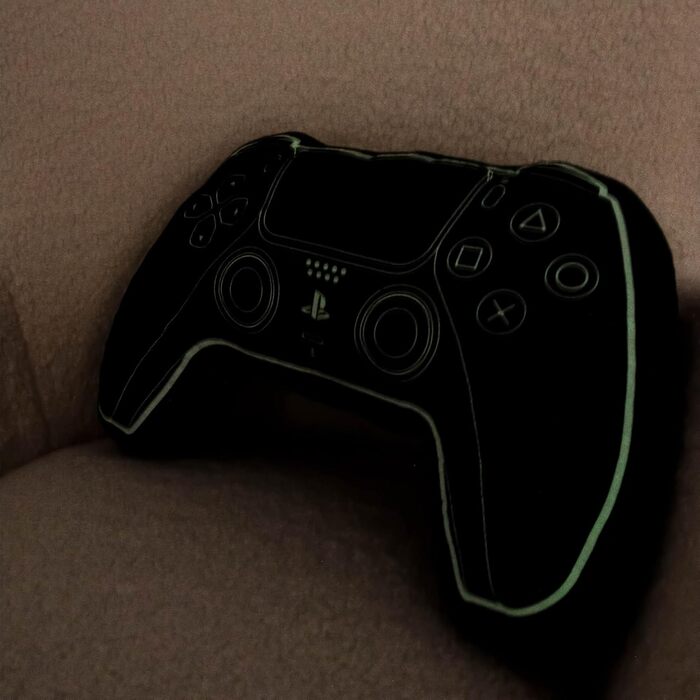 Офіційно ліцензована подушка у формі контролера PlayStation М&39яка плюшева подушка Світиться в темряві Ідеально підходить для спальні або ігрового декору, чорний колір
