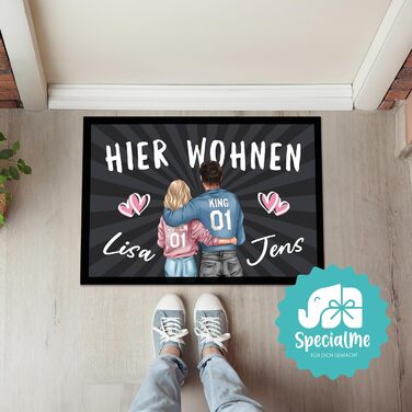 Персоналізований килимок для пар, &quotТут живемо&quot з іменами та серцем, подарунок для пар, партнерів, нековзний та миється, чорний, 60x40 см, килимок для партнера, чорний