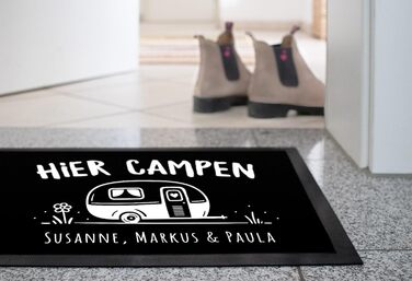 Персоналізований килимок для кемпінгу з іменем родини, чудовий подарунок для власників караванів, нековзний та миється, чорний, 60x40 см, ідеально підходить для кемпінгу.