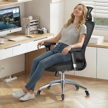 Ергономічне офісне крісло mfavour з гумовими колесами, 4D підлокітниками, регульованим підголівником та поперековою опорою, дихаюче сітчасте робоче крісло, металева основа, вантажопідйомність до 150 кг, чорний колір, 70 Г x 66 Ш x 134 В