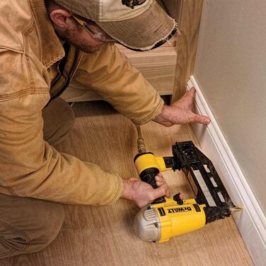 Пневматичний вертикальний цвяходер DEWALT Dnbsb, 64 мм