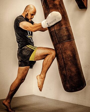 Боксерська груша в вінтажному стилі, шкіряна, без наповнення, 1,2 м, коричнева