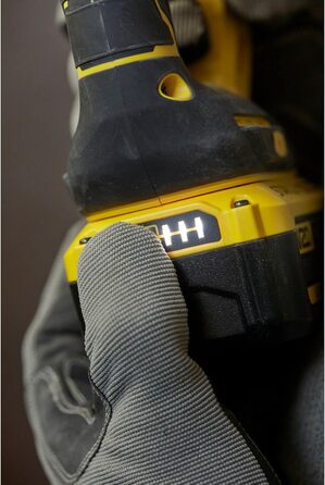 Акумуляторний комбінований перфоратор Stanley FatMax 18 В SDS-plus SFMCH900M22 (4,0 Ач, енергія удару 2,0 Дж, безщітковий двигун,