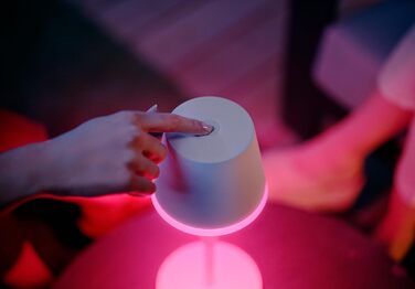 Настільна лампа Philips Hue Go для приміщень та вулиці, біла