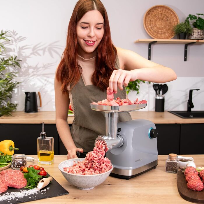 Електрична м'ясорубка Cecotec Crusher 1400 Steel, 1360 Вт, для подрібнення та нарізання, 1 сталевий ніж та 3 диски з отворами 3 мм, 5 мм і 7 мм