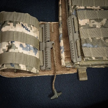 Плитоноска з швидкоскидом та кишенями кордура Kirasa піксель (Арт.KI1051)