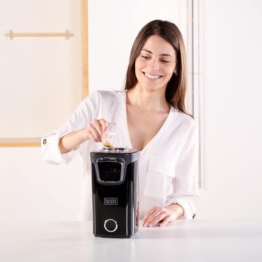 Виробник попкорну Black Decker BXPC1100E 1100 Вт Без олії Компактний Приготування всього за 3 хвилини Багатофункціональні мірні чашки Гаряче повітря Червоний