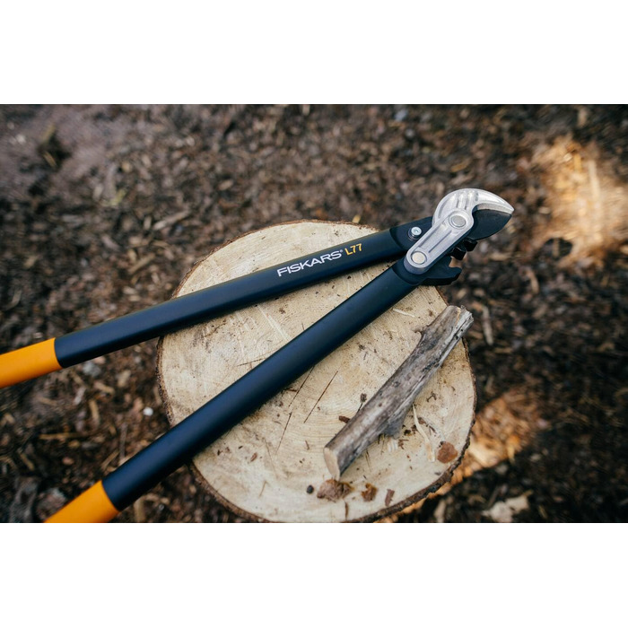 Садові секатори Fiskars PowerGear з механізмом передачі для сухого гілля та пагонів, з нарізним та тупим лезом, антипригарним покриттям, виготовлені з міцної інструментальної сталі, довжина 69 см, чорно-помаранчеві, L77, 1000583 L77 (діаметр гілок до 5 см