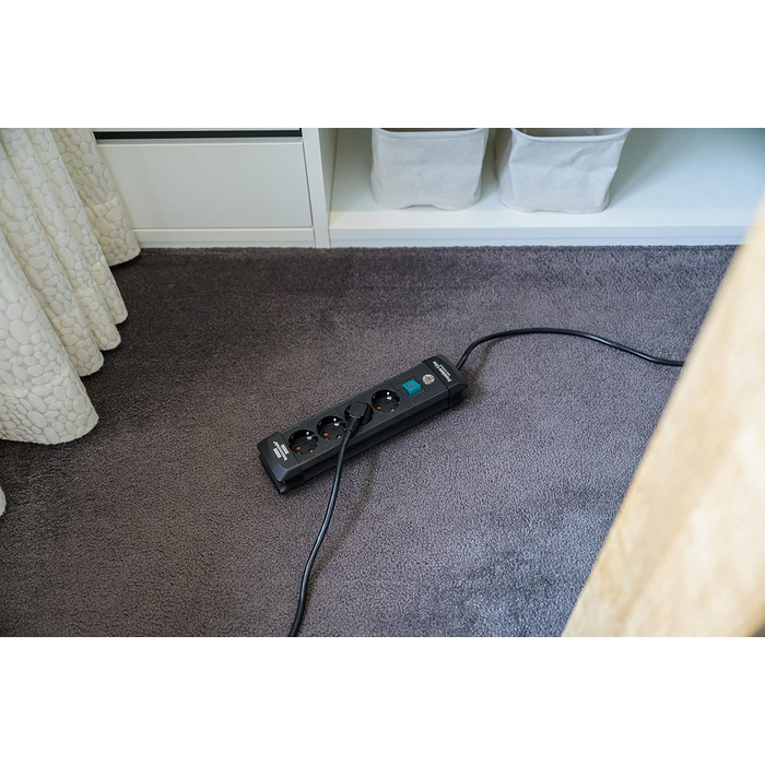 Розетка Brennenstuhl Premium-Line 4-х розкладна (розетка з вимикачем і кабелем 1,8 м, кут захисного контакту розеток -45, зроблено