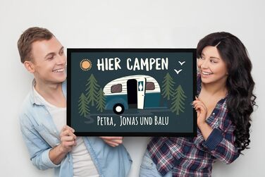 Персоналізований килимок для кемпінгу з іменем родини, ідеально підходить як подарунок для кемперів та караванів. Нековзний та миється, чорний, 60x40 см. (Кемпінг тут, чорний)