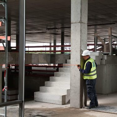 Лазерний далекомір STABILA LD 320, дальність вимірювання до 60 м, 8 функцій вимірювання (площа, об'єм, теорема Піфагора, MIN/MAX), IP 40, сумка, ремінець на руку, батарейки в комплекті (2 x AAA)