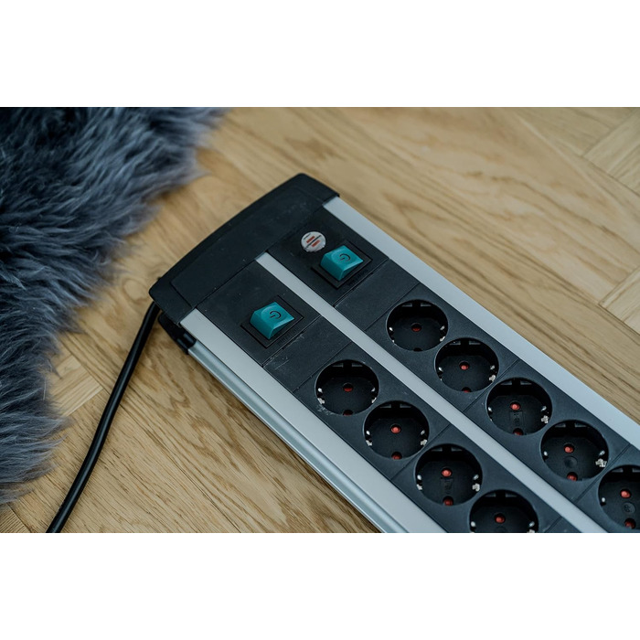 Розетковий подовжувач - багаторозеткова розетка з високоякісного алюмінію (з 2 вимикачами на 8 розеток кожен і кабелем довжиною 3