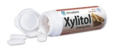 Жувальна гумка miradent Xylitol Dental Care з ксилітолом та корицею – 12 шт.