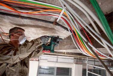 Акумуляторний перфоратор Metabo з метабоксом (з 2 акумуляторами 4,0 Ач, 12 В, зі світлодіодним підсвічуванням, 12 В, ударне свердл