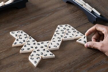 Популярна настільна гра для віком від 6 років - сімейна розвага та настільна гра для 2-4 гравців - із тактикою та стратегією