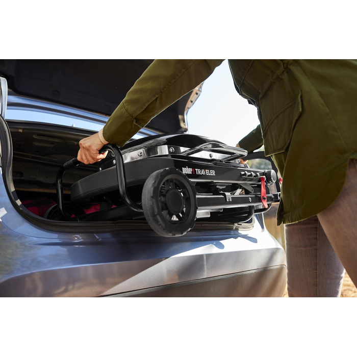 Компактний газовий гриль Weber Traveler з розкладним підставкою та колесами, модель 2026 року