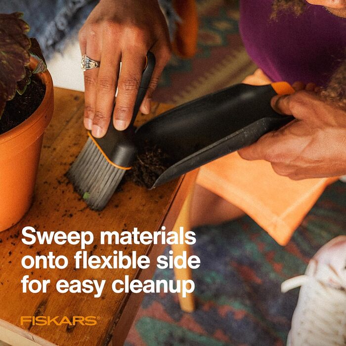 Садова лопата та щітка Fiskars, набір садових інструментів для кімнатного садівництва, пересадка та пересаджування, виготовлені з переробленого пластику