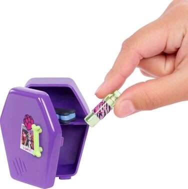 Клодін Вульф - Ігровий набір для спальні з аксесуарами та аркушем наліпок, меблями та декораціями, для неймовірно веселої гри, лялька не входить до комплекту, HMV77 Single