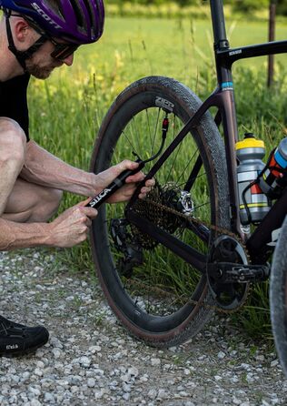 Міні-велосипедний насос SILCA Gravelero Великий об&39єм для гравію/гір/дороги Легкосплавний корпус зі шлангом та фіксуючим патроном Покришки Presta та Schrader для камер/безкамерних шин Ручний велосипедний насос