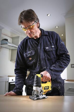 Маятниковий лобзик Stanley FatMax FME340K (710 Вт, 3-ступінчастий маятниковий хід, з переднім вентилятором, безінструментальне U-