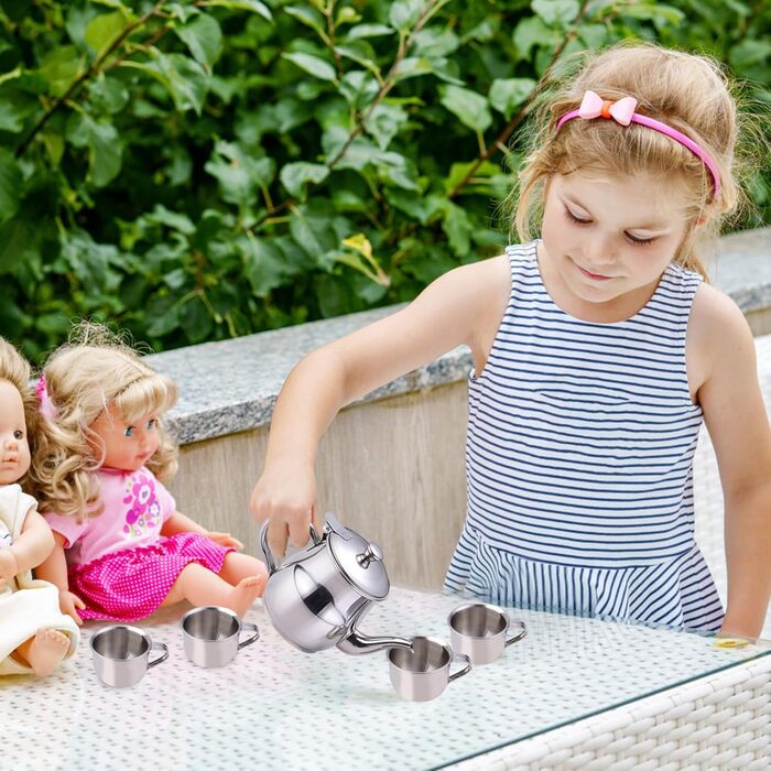 Дитячий чайний набір включає в себе портативний чайник з нержавіючої сталі обємом 330 мл з довгим носиком та фільтром, а також 4 чашки по 70 мл для чаювання вдома або в поході.