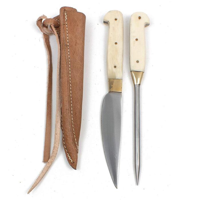 Середньовічні столові прибори у подвійних шкіряних піхвах (кістка, тип 6)