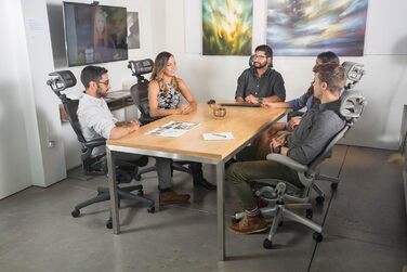 Розроблено зараз оригінальний підголівник для крісла Herman Miller Aeron H3 Graphite Кольори та сітчасті візерунки відповідають оновленому кріслу Aeron 2017 року та новішим моделям. h3 для ремастеризованого Graphite