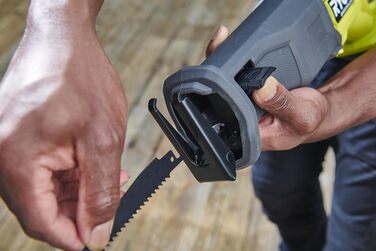 Безщіткова акумуляторна пила RRS18CBL-0, довжина ходу 16 мм, швидкість холостого ходу 3 000 хв-1, компактна конструкція, без акуму