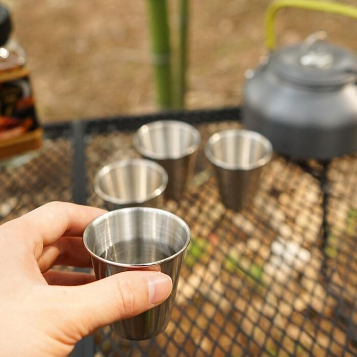 Набір з 4 маленьких портативних винних келихів Amosfun з нержавіючої сталі, 50 мл, для кемпінгу та використання на свіжому повітрі з сумкою для зберігання, що складаються, без запаху, колір A