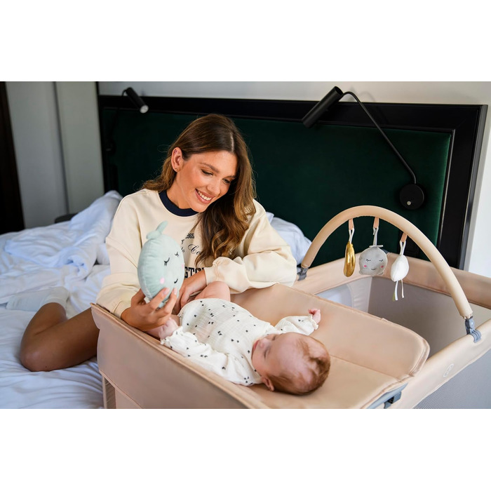 Дитяче та дитяче дорожнє ліжечко MoMi BELOVE PLUS 2-в-1, складне, 2 рівні для сну для немовлят до 9 кг та дітей до 15 кг з дитячим матрацом, ігровою ручкою, пеленальний килимок та сумка для перенесення, темно-зелений