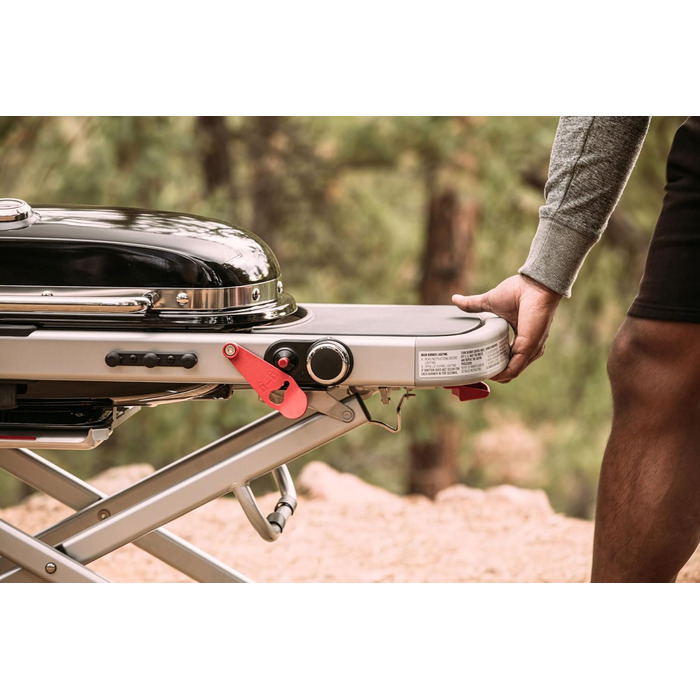 Газовий гриль Weber Traveler/Складана конструкція з колесами, автоматичним блокуванням кришки та термометром кришки, 1 конфорка, ширина 111 см, площа гриля 63 x 34 см, чорний (9010079)