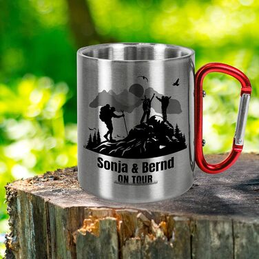 Персоналізована кружка з нержавіючої сталі з карабіном БАЖАНЕ ІМ&39Я В ПОДОРОЖІ приблизно 330 мл Металева кружка з іменем Подарунок для чоловіків та жінок на природу, День батька, Різдво (Пішохідний туризм, червона ручка)