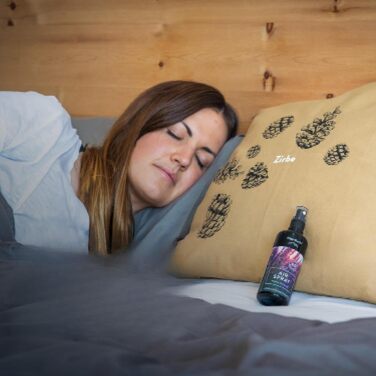 Подушка для голови AllguQuelle Natural Products з органічної швейцарської сосни зі 100 органічною стружкою швейцарської сосни 500 г. Натуральна ароматизована подушка. Органічна подушка для голови, чиста та органічна.