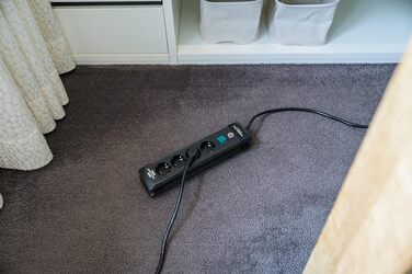 Розетка Brennenstuhl Premium-Line 4-х розкладна (розетка з вимикачем і кабелем 1,8 м, кут захисного контакту розеток -45, зроблено