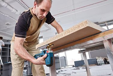 Професійний лобзик Bosch GST 160 CE (потужність 800 Вт, вкл. всмоктувальний адаптер, захисний кожух стружколама, 1 пиляльне полотн