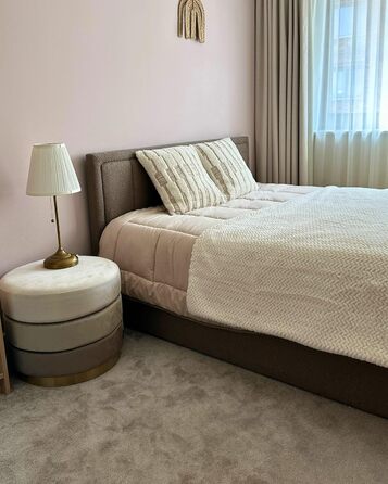 Пуф Beliani, оксамитовий, бежевий, круглий, Ø 39 см, золотий обідок, нержавіюча сталь, трирівневий градієнт кольорів, Louin