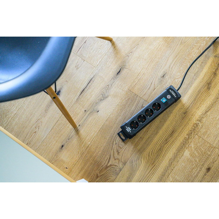 Розетка Brennenstuhl Premium-Line 4-х розкладна (розетка з вимикачем і кабелем 1,8 м, кут захисного контакту розеток -45, зроблено