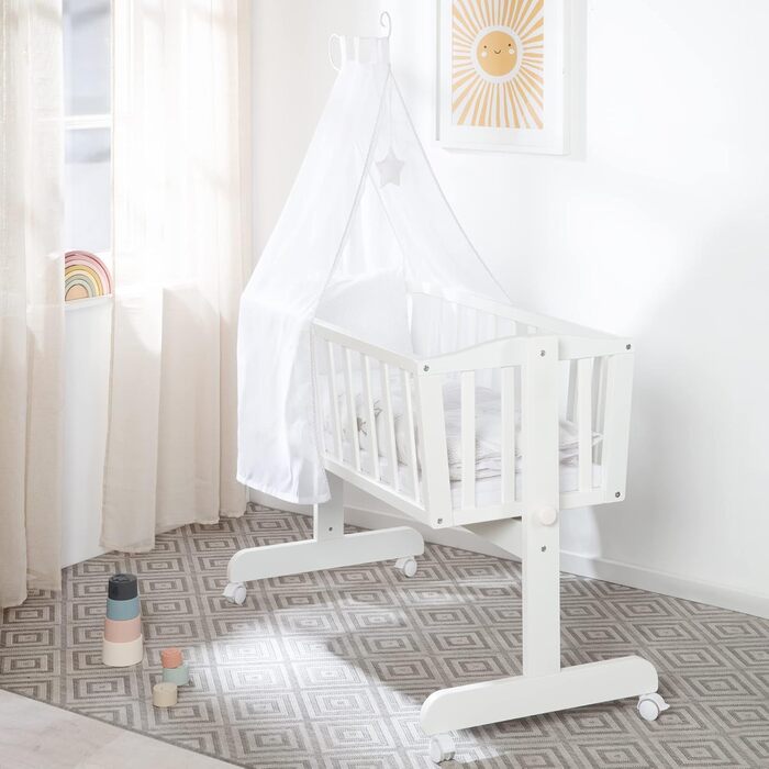 Дитяча колиска roba 40 x 90 см з дерева - Лисиця та Зайчик - Колиска та колиска з колесами - Комплект ліжка з функцією блокування - Включає текстильне обладнання - Дерево біле / Лисиця та Зайчик