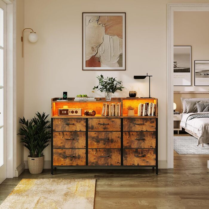 Комод ODK з висувними шухлядами, комод з 2 розетками, 2 USB-портами та 10 кольоровими світлодіодними стрічками, комод з полицею, стільниця з 9 тканинними шухлядами для спальні та вітальні, 130 * 30 * 97 см у ретро-стилі