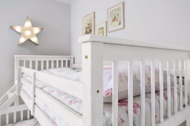 Спальня з двоярусним ліжком, тримісна кімната, двоярусне ліжко, двоспальне ліжко в білому кольорі для дітей