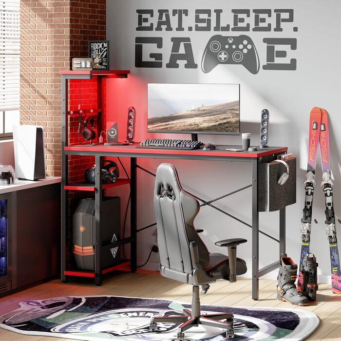 Ігровий стіл Bestier з розетками, 4-рівневий ігровий стіл зі світлодіодним підсвічуванням та двосторонніми полицями, ігровий стіл для ПК з гачком для гарнітури та бічною кишенею для зберігання речей у спальні