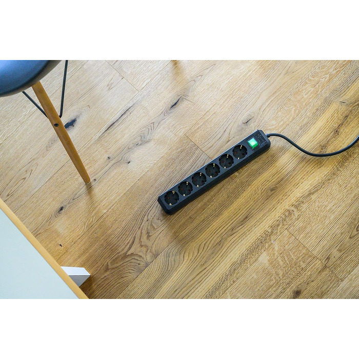 Розетковий подовжувач (багаторозеткова розетка з посиленим захистом від дотиків, вимикач і кабель 1,5 м) чорний, 6-