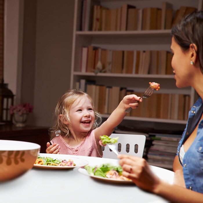 Круглий обідній стіл Relaxdays, на 2 персони, виготовлений з бамбука та МДФ, ВxГ 75x80 см Скандинавський, кухонний стіл, схрещені ніжки, білий/натуральний