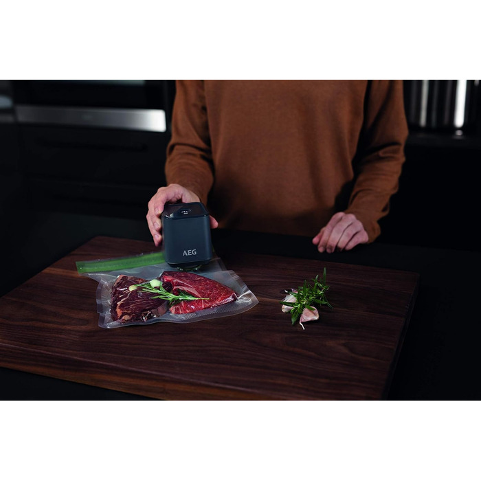 Вакуумні пакувальні пакети AEG AVRB1 (20 багаторазових пакетів, для консервації, приготування за технологією sous-vide, безпечні для харчових продуктів, без BPA, міцні, можна мити в посудомийній машині, морозильні камери та мікрохвильові печі, прозорі)