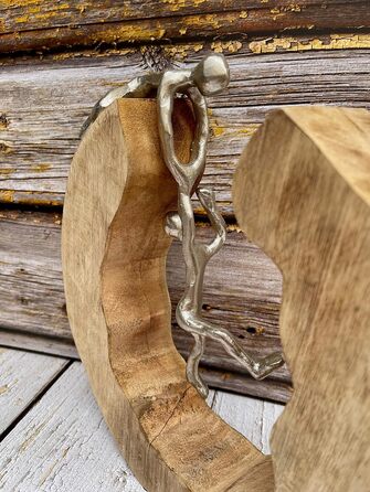 Скульптура "Командна робота" (30 см) — Срібло, Манго Дерево, Алюміній