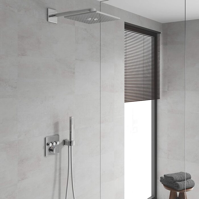Душова система GROHE SmartControl 310 та змішувач для умивальника Essence New на 2 отвори (аератор 5,7 л/хв, настінний монтаж, металевий важіль керування), розмір L, хром, 19967001
