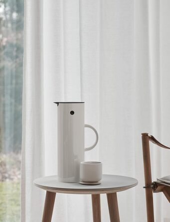 Ізольований глечик Stelton EM77 - Двостінний ізольований глечик для гарячих/холодних напоїв - Чайник та кавник зі скляною вставкою, магнітною застібкою, кришкою, що закручується, вінтажний дизайн - 1 літр, пісочний
